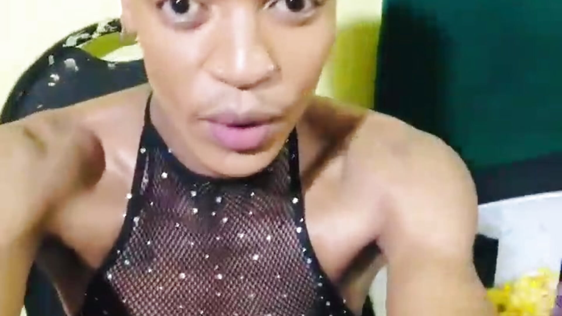 Face got no spending limits - video van Freaky-Nicky18 cam-model