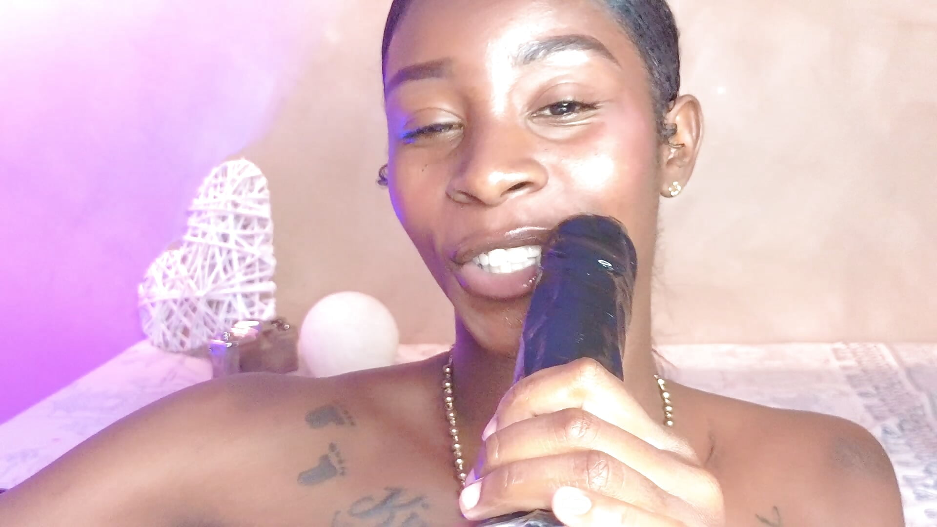 Sucking your cock 🔥 – video od webkamerové modelky Kloee_12