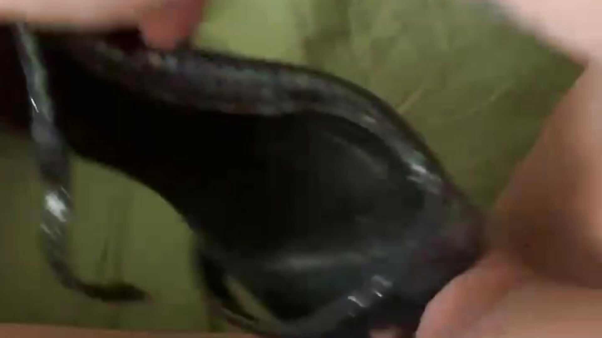 Spécial fétichiste des chaussures   Elle me sert de gode