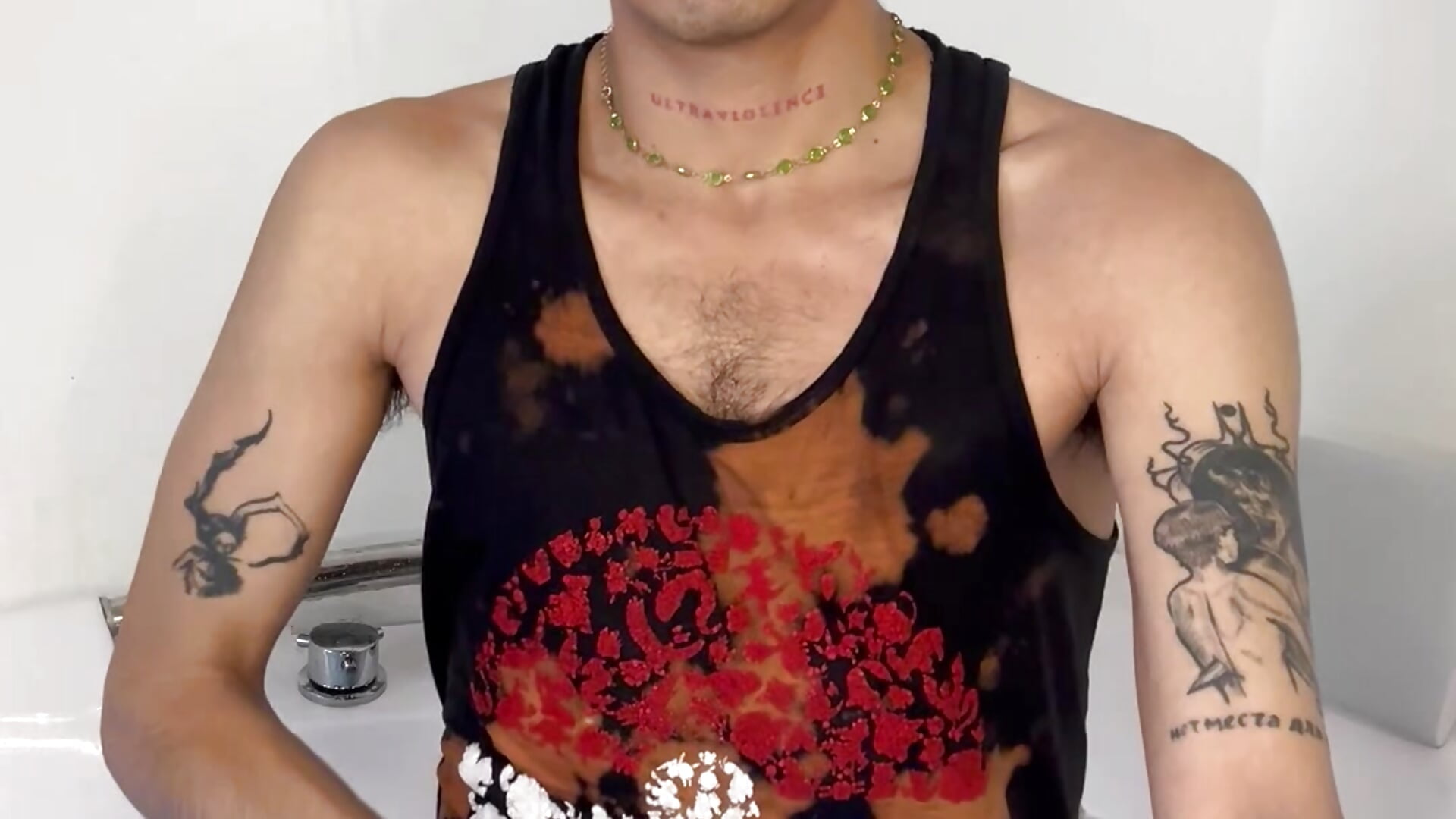 Stroking in the bath 🍆 - video by Darkodark0 cam model