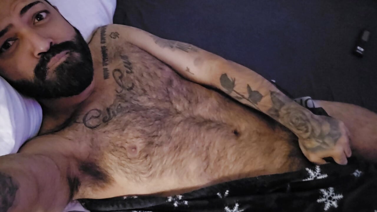 Limpiando la lechita - video by Rnlysuperguapo cam model