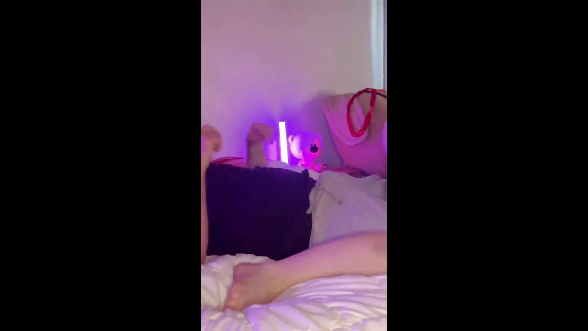 dans la chambre , massage , jouet et baise sur le lit - Video von ChouqxxxCoreleone Cam-Model