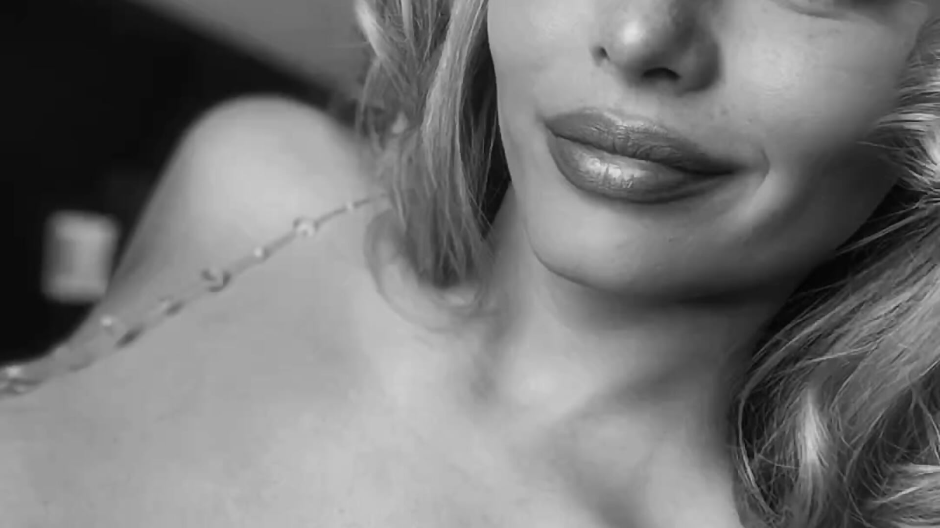 black & white - vídeo de la modelo de cam WhitneyAndrews