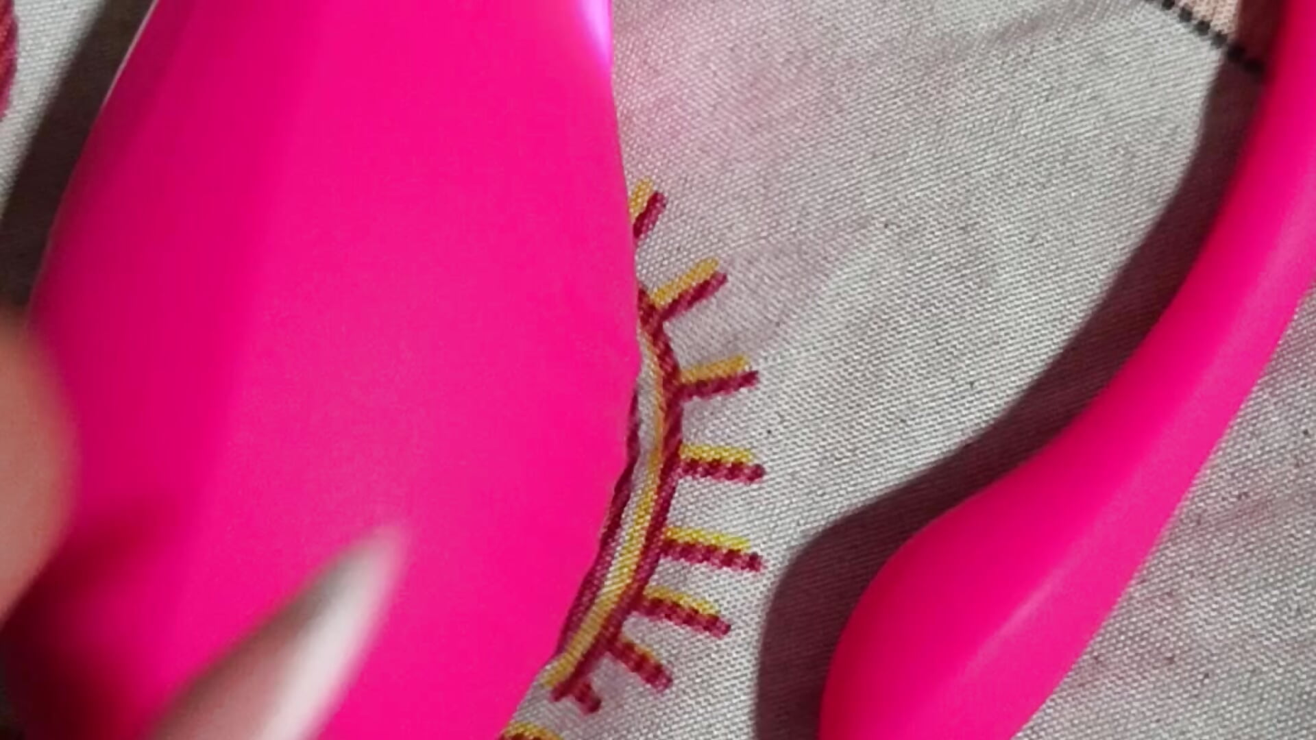 Lush Vibrator For app control - video by hotblack-2 cam model