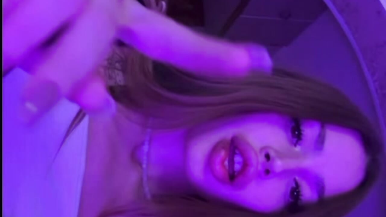 ScreenRecording_12-27-2025 20-39-17_1 – видео вебкам-модели Elizabeth_Tay