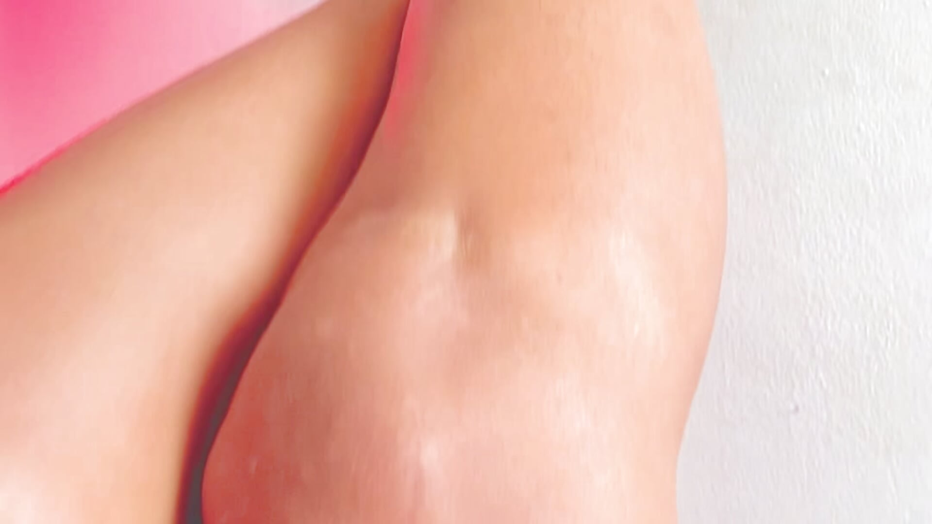 Legs + Feet + nails on red - Lhia_ adlı kamera modelinin videosu