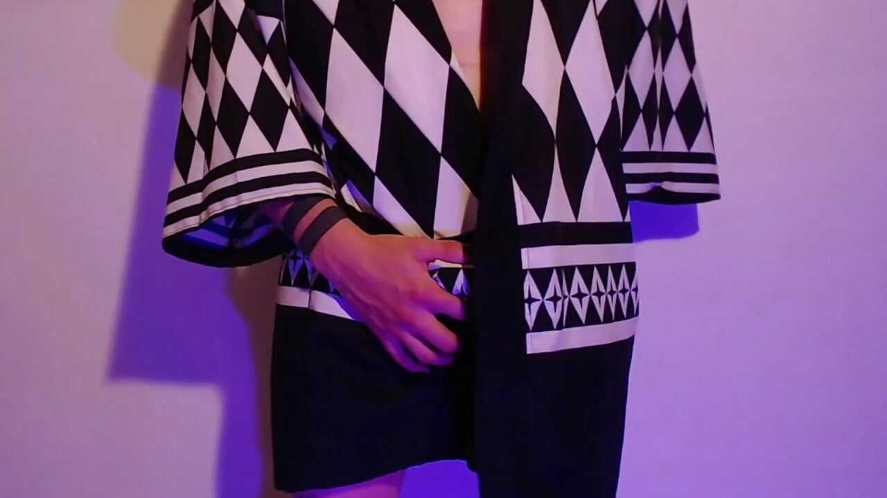 “Do you prefer me to touch you slowly or quickly? 🔥”－カメラキャストのJerry_Coleの動画