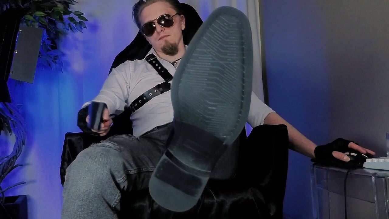 love your worship my shoes - video di Vincent_Hardman modella di cam