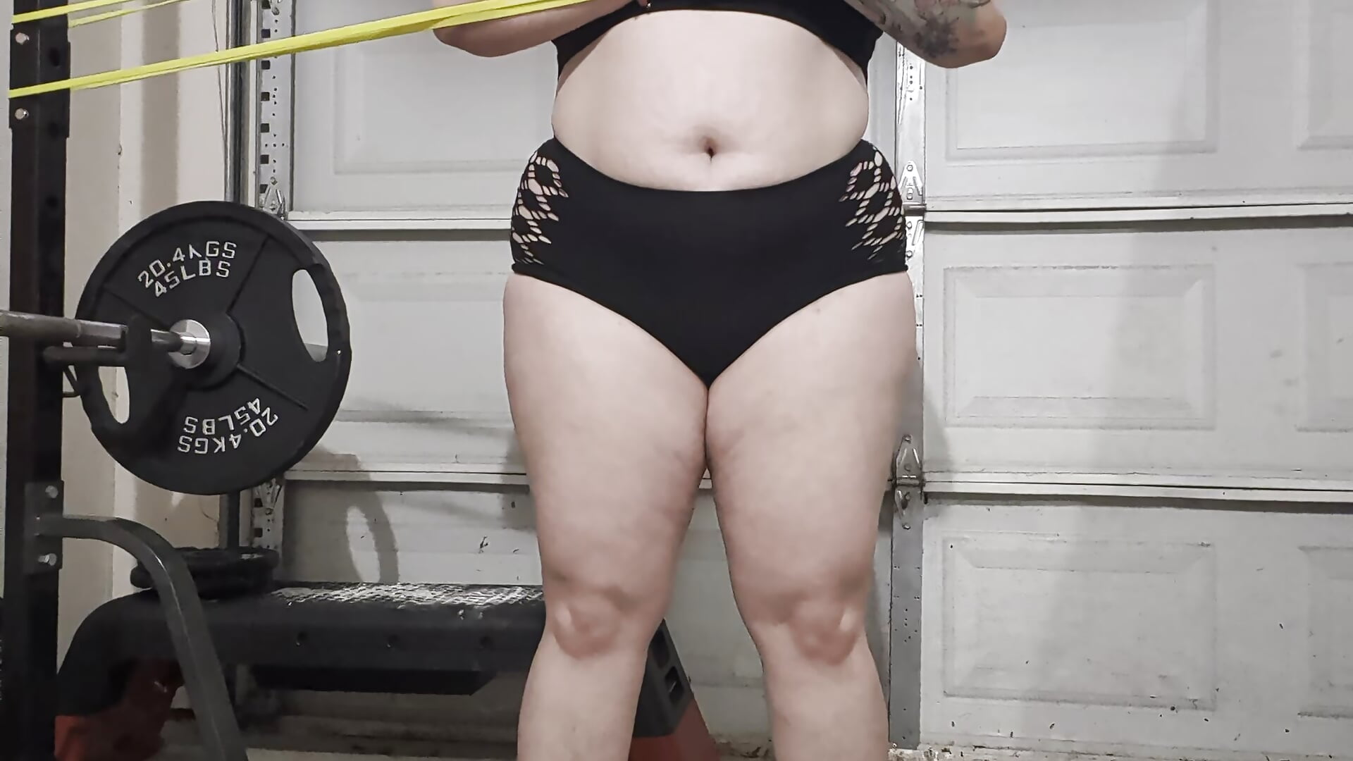 Exercising in tiny booty shorts - video by TheKinkyPwrLftr cam model