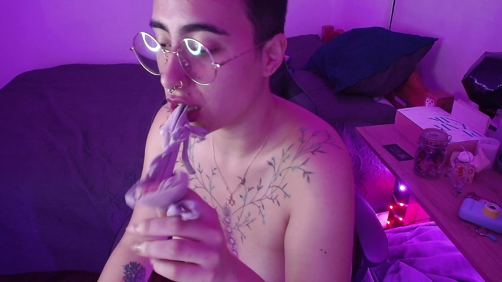 tits drop saliva play pantys and fingering pussy
