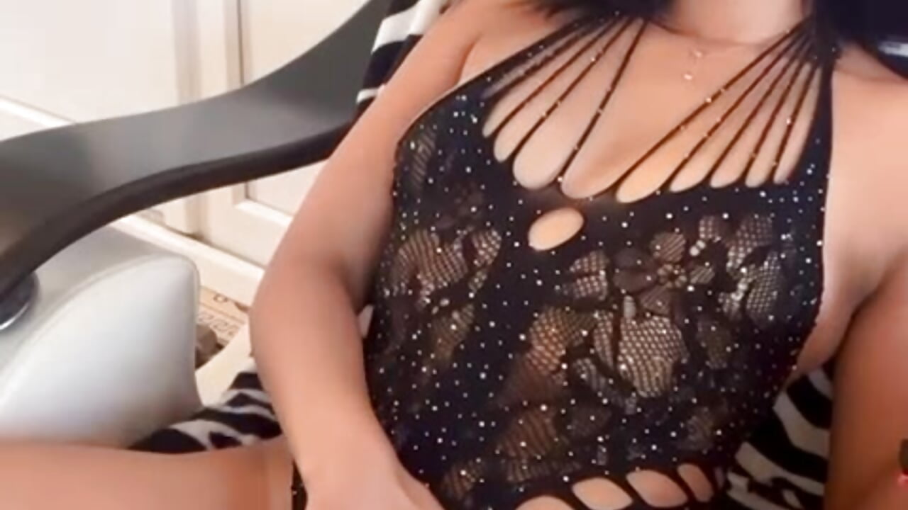 feeling honry💦 - video by Mia_spicyy cam model