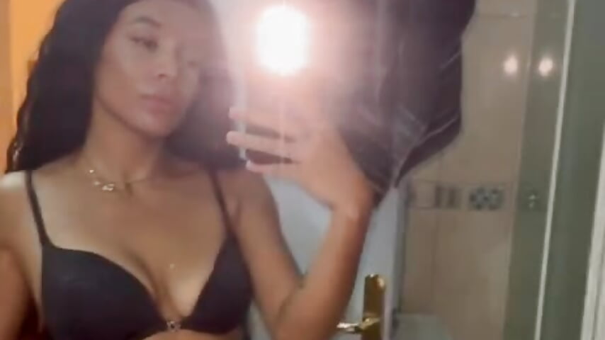 Me xx - video by HoneyMaee cam model