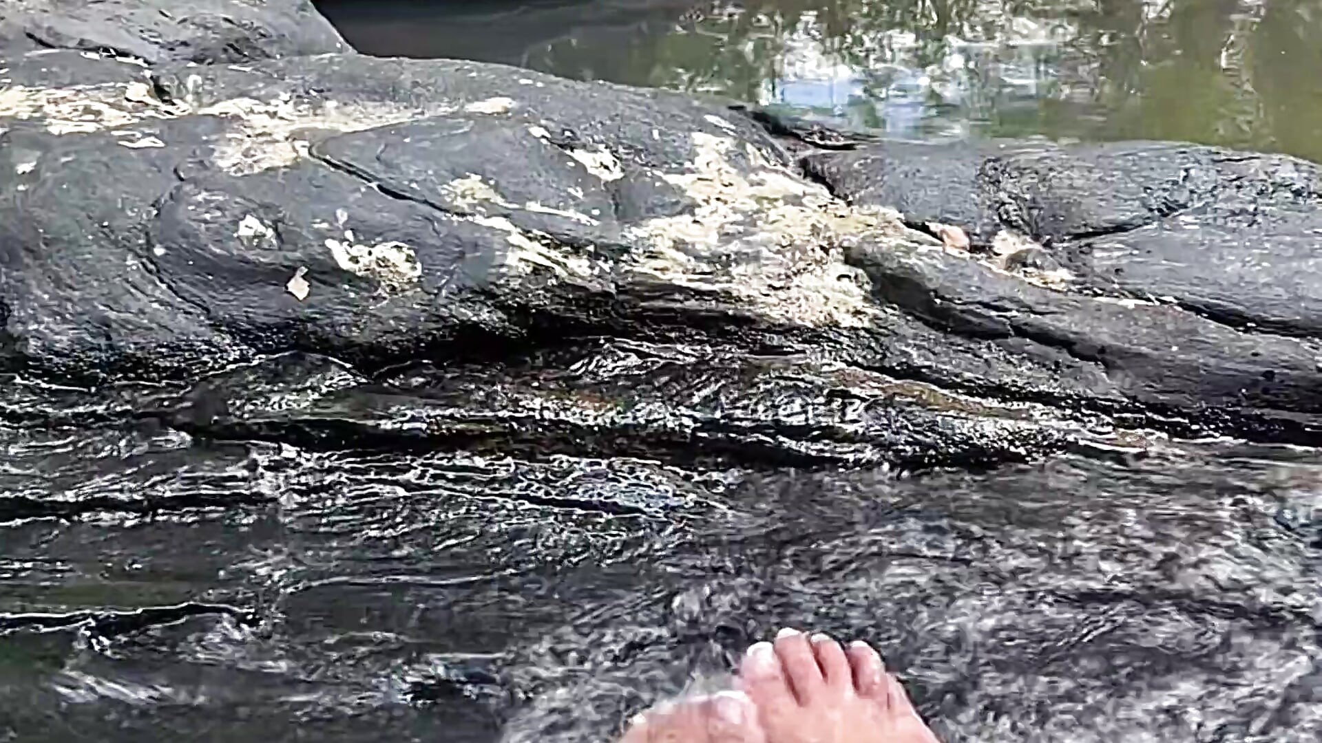 A little feet and legs - video by juicyteacher cam model