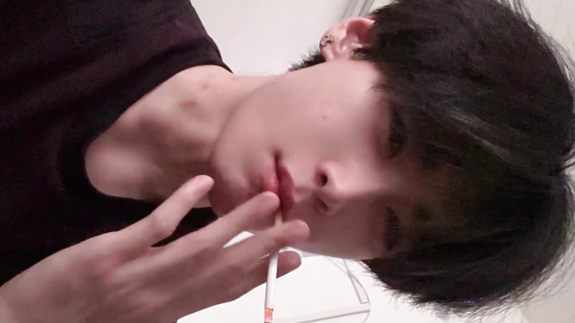 InvokedMarketer - video di tendenza della modella di cam 12