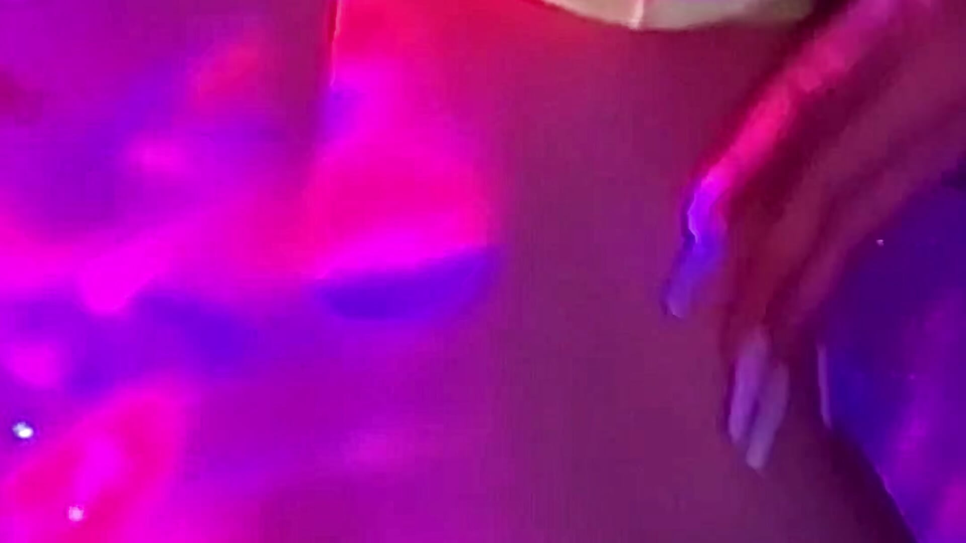 Dancing in neon💜 - Jessasmith adlı kamera modelinin videosu