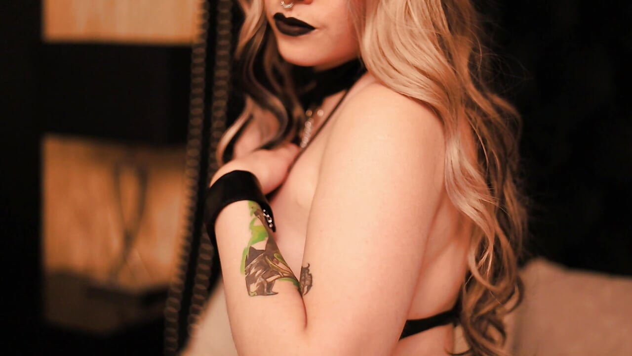 Welcome to my room - video by AlissaSpellman cam model