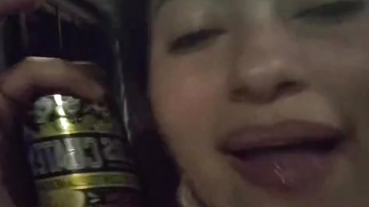 a little tipsy 😋😅 – video od webkamerové modelky honeywhisper69