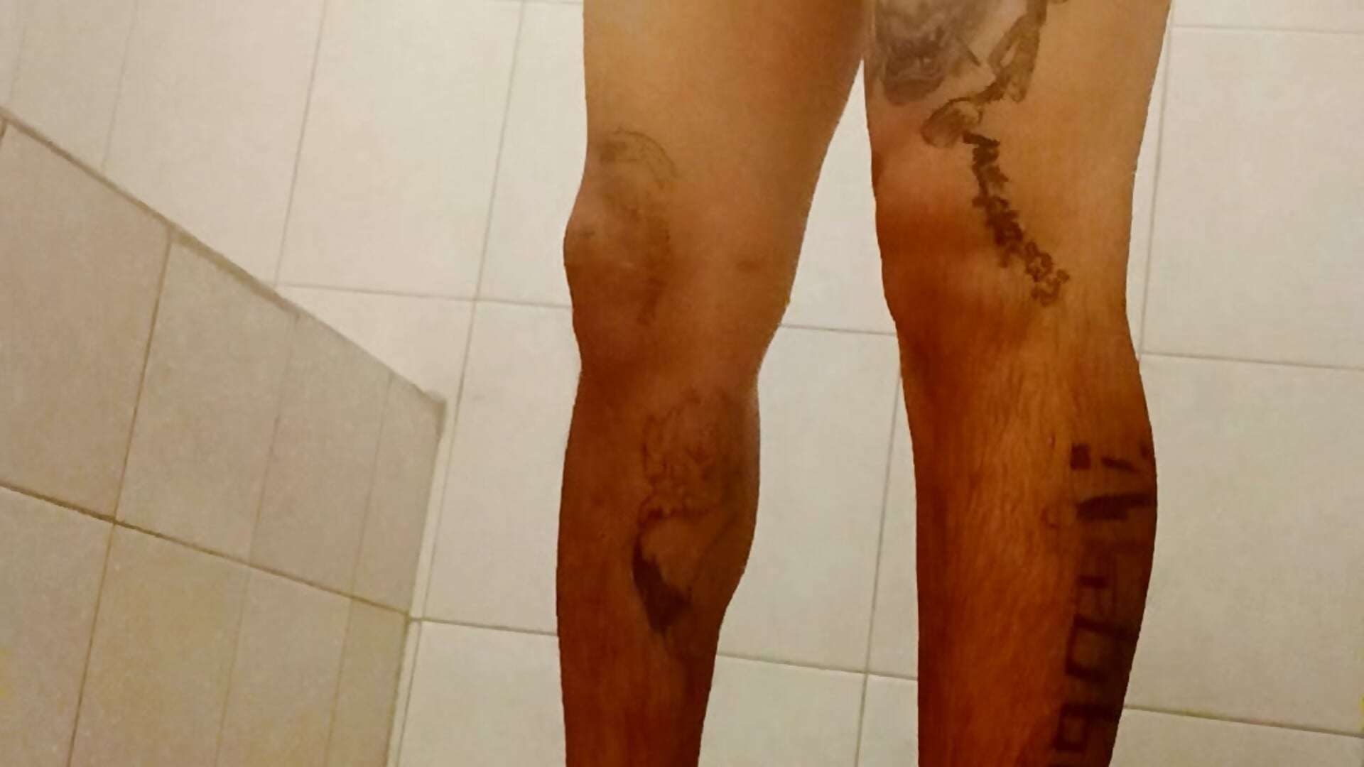 Bañandose  en el m.o.t..e.l