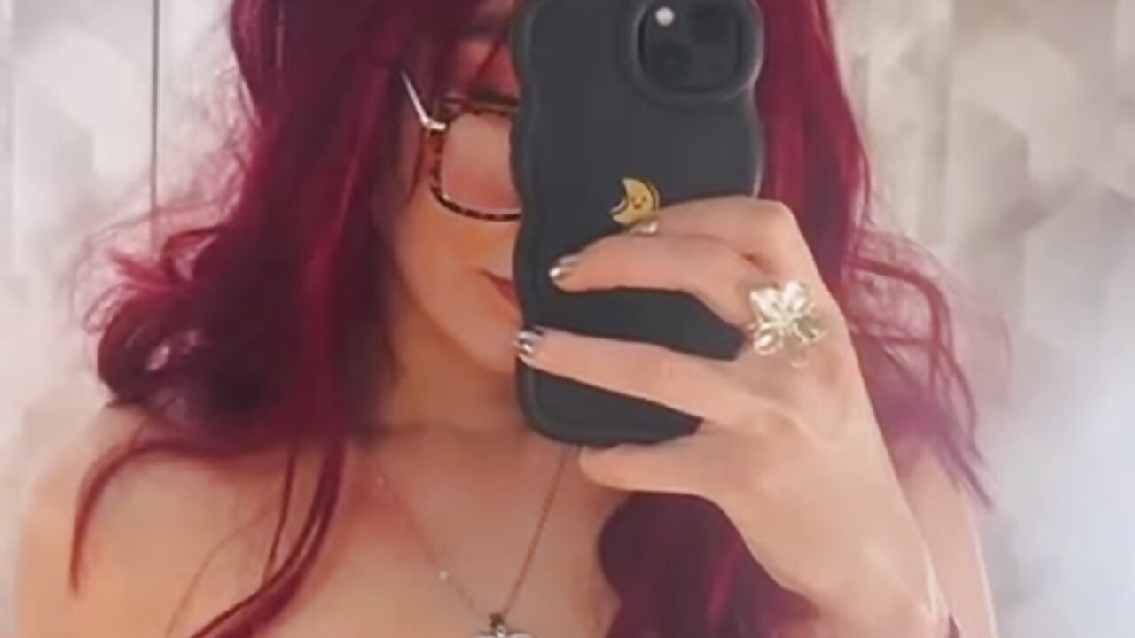 Sexy girl 🥰 – video modela na kameri CleoDemon