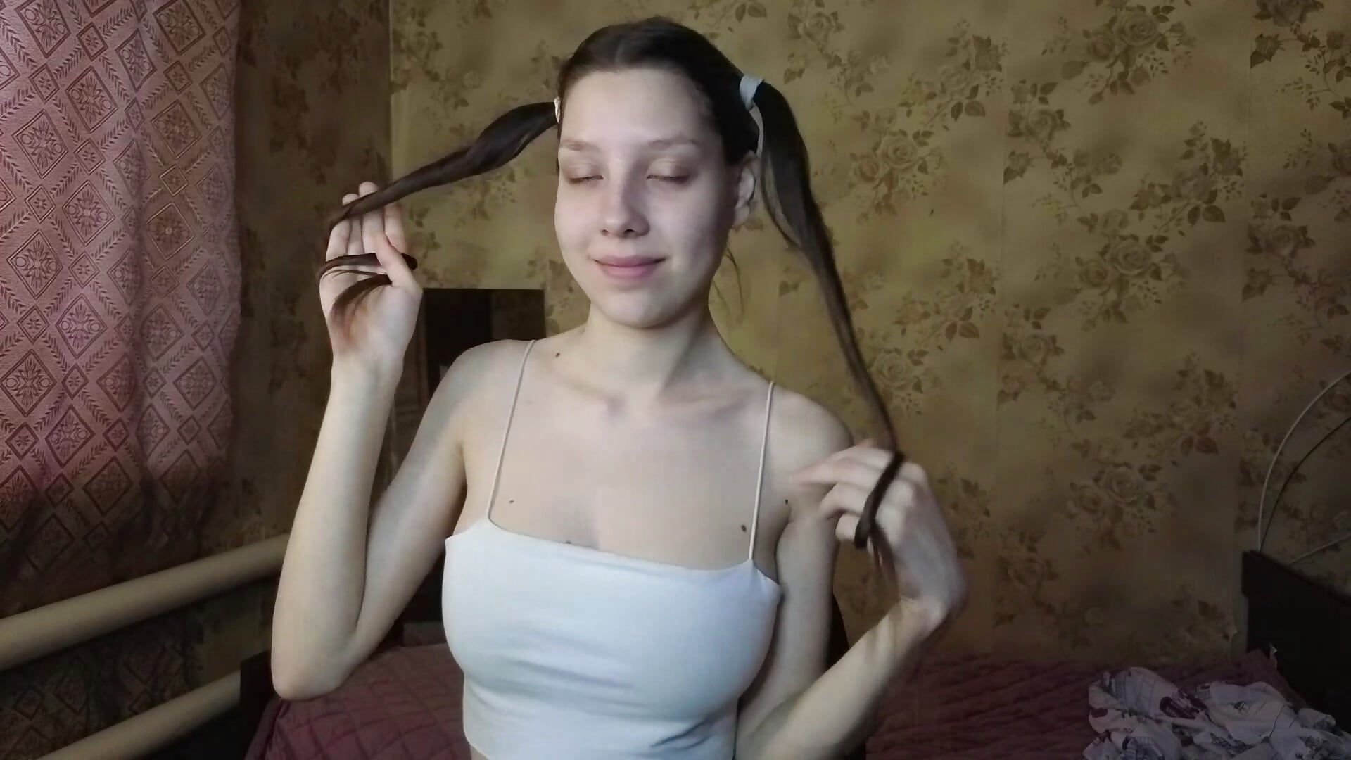 Play with my ponytails💕 - video của người mẫu cam QutieDaSweet