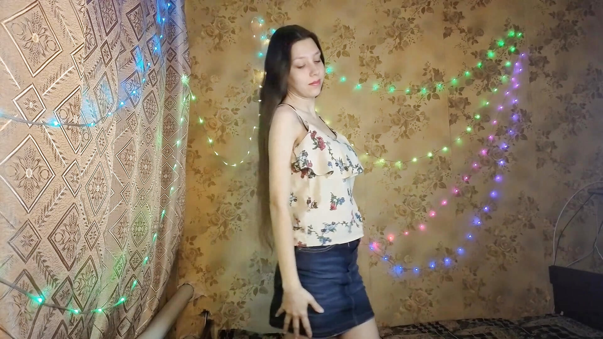 Little dance💕 - video by QutieDaSweet cam model