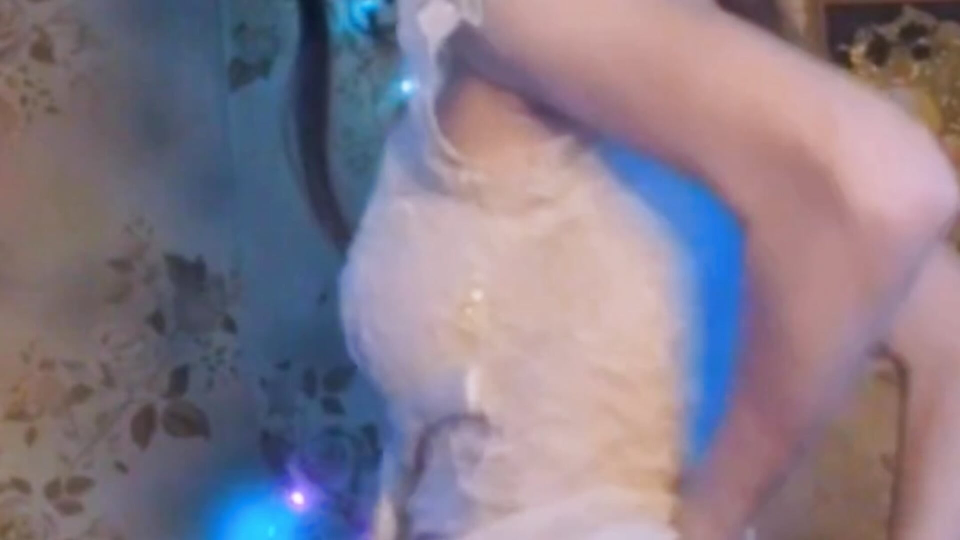 playing with my butt on stream－カメラキャストのQutieDaSweetの動画