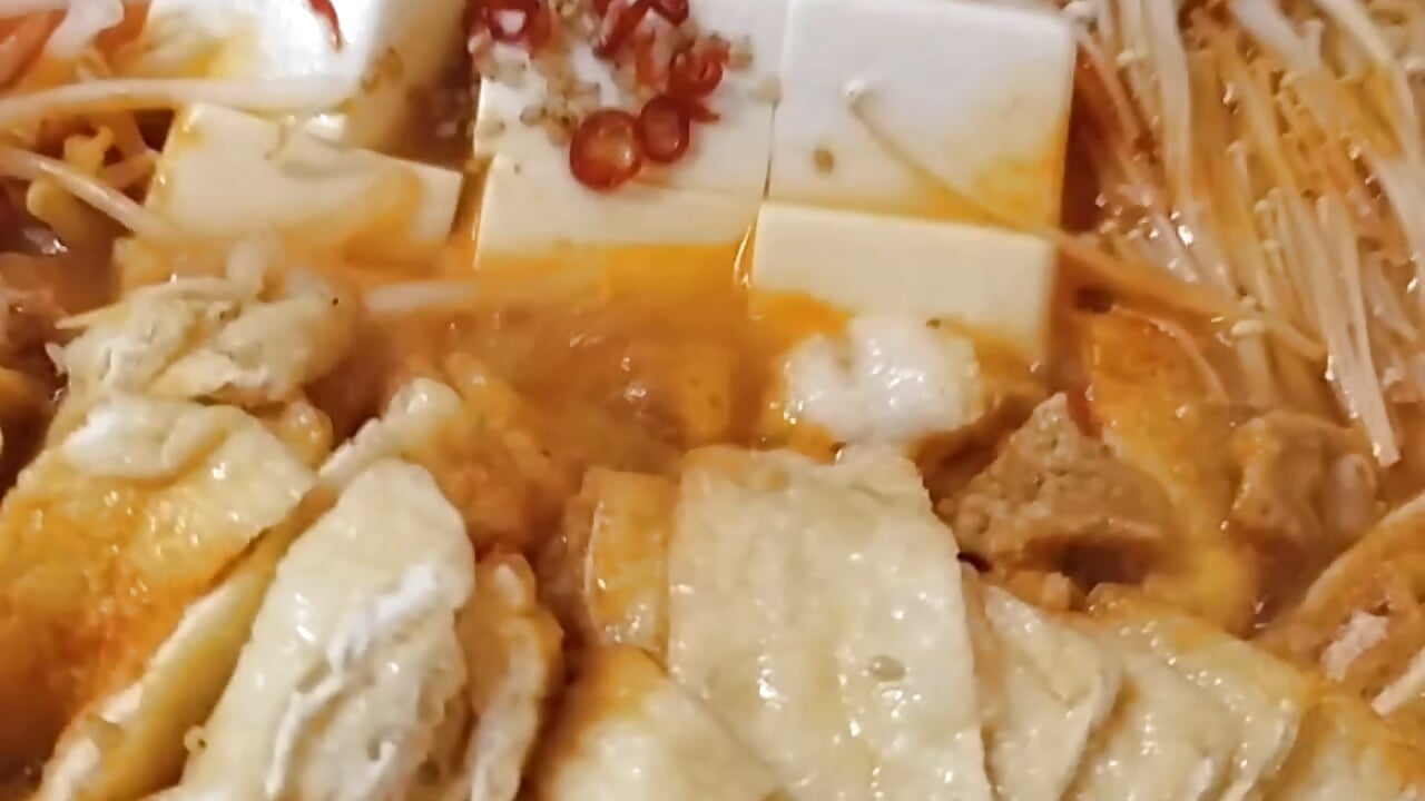 キリンチャレンジカップを観ながらのキムチ鍋大会⚽ - video by nana_desu cam model