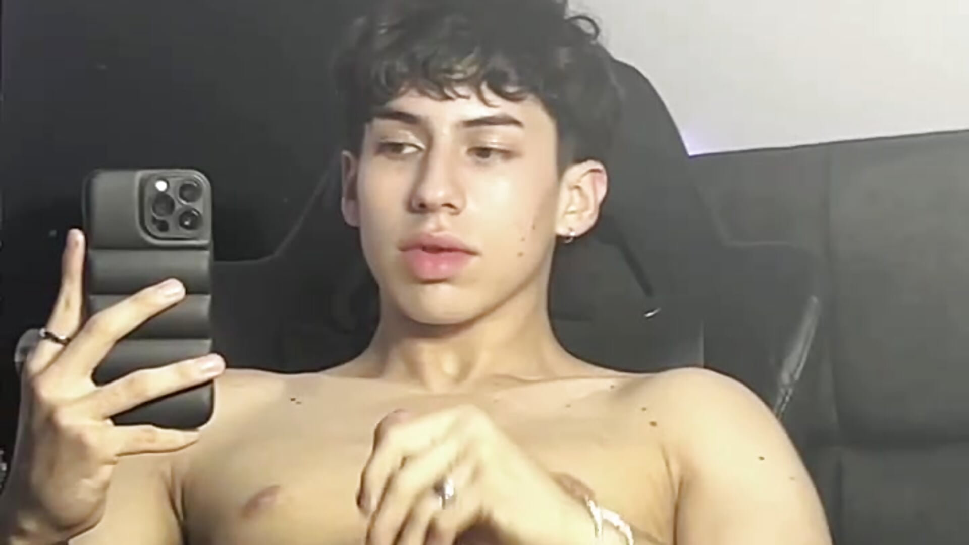 JERKING OFF THIS HUGE COCK - video by Aaron_Spencer13 cam model