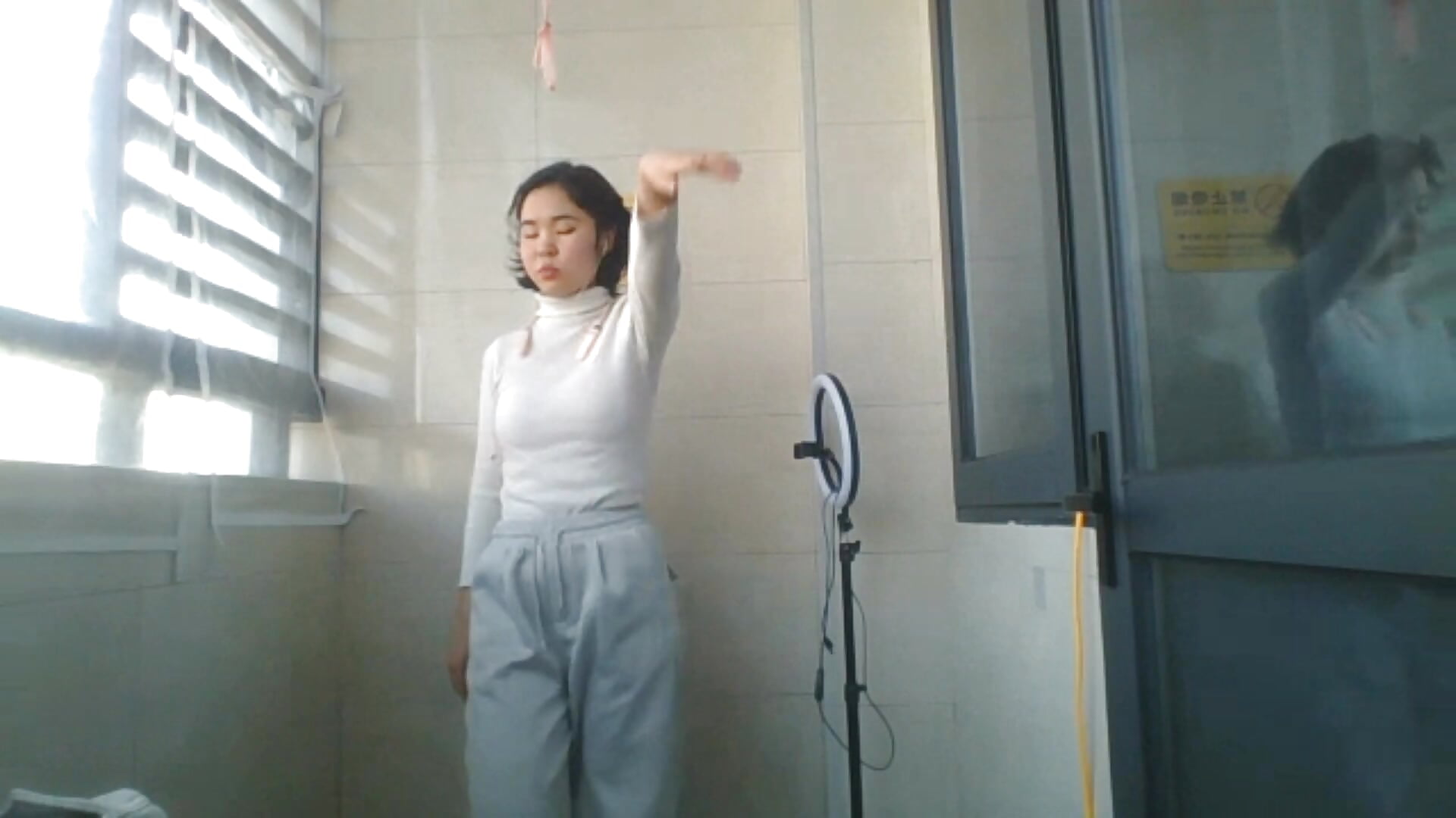 Cute belly dancer — filmik JennyCarpenter, modela(-lki) na kamerkach