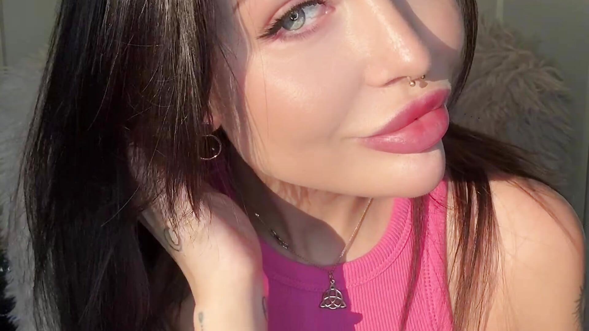 copy_5D81FB9D-D1D9-47A4-9442-078E13D31B34 - video van ArinaAmour cam-model
