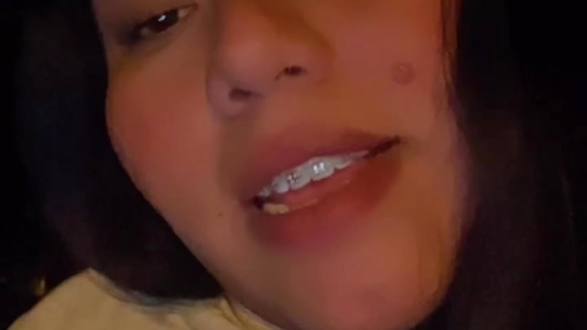 Dando un paseo🤭 - video by naughty_girl03 cam model