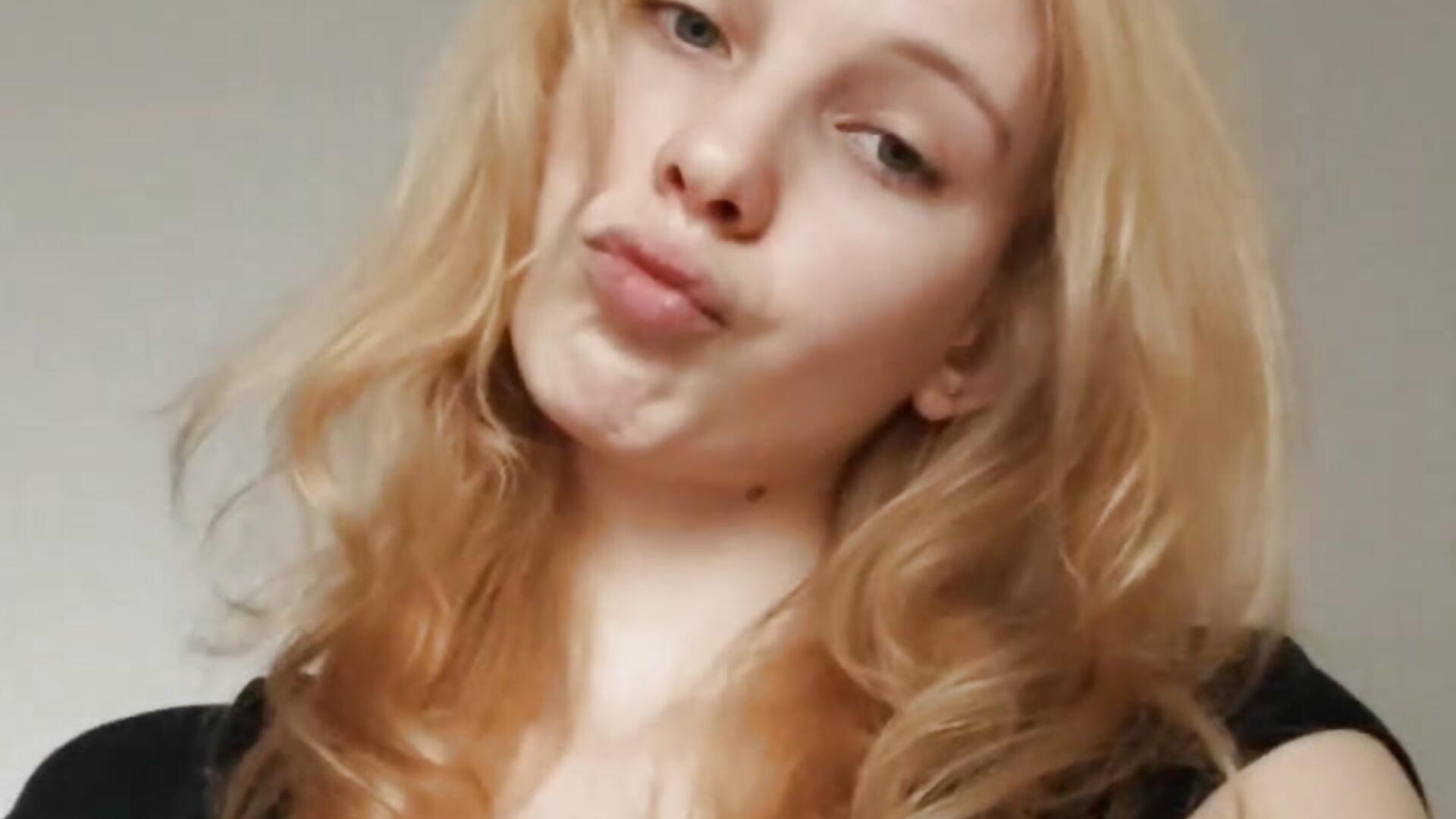 I am as delicate as a flower)) — filmik Fafa_Fluff, modela(-lki) na kamerkach