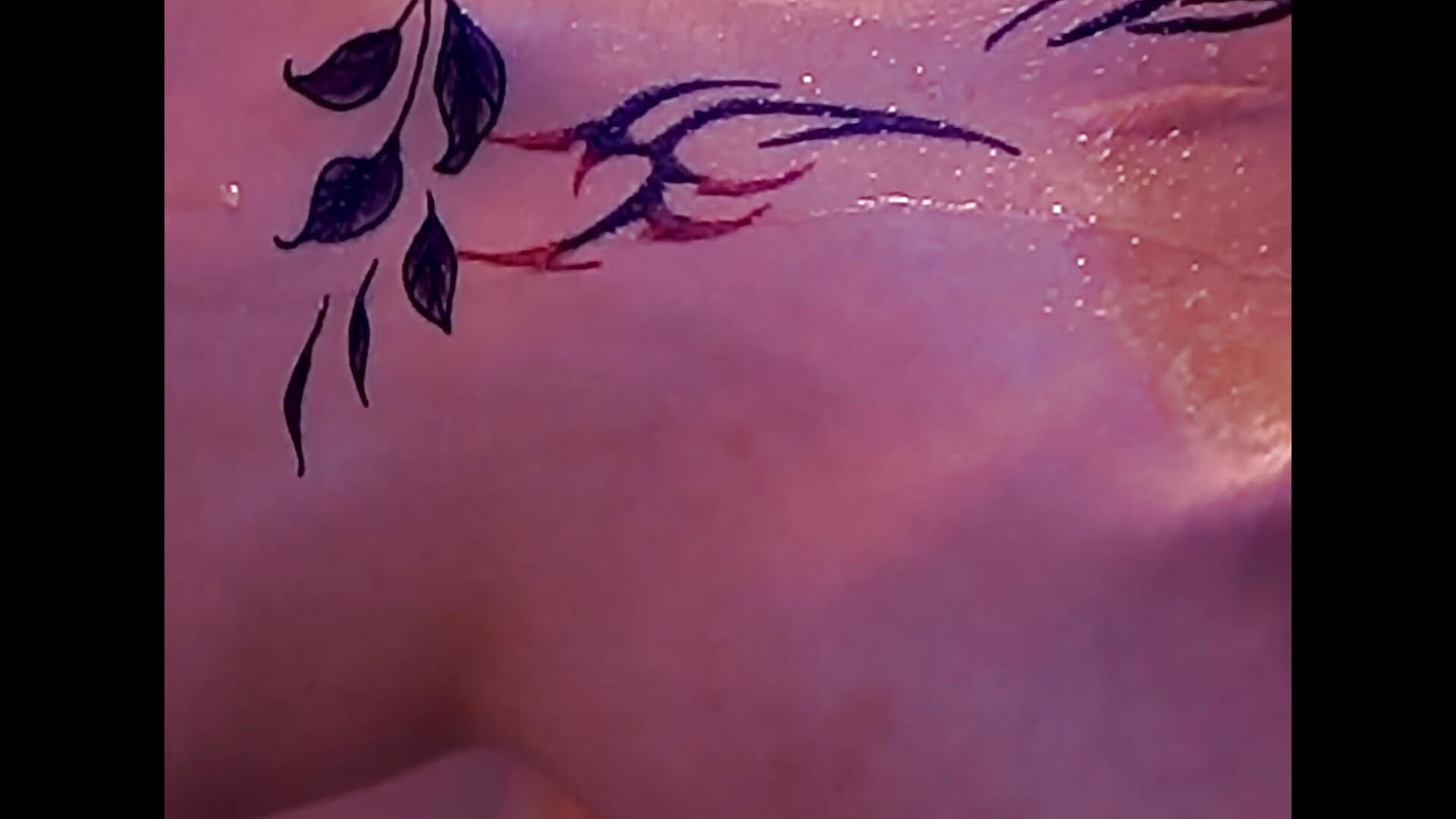 💕Sneak peak of hot oily body tour 🪔 - video by SiennaJayden cam model