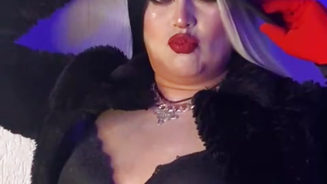 I AM CRUELLA DE VIL💚🖤 - video by Andrea_secret_ cam model