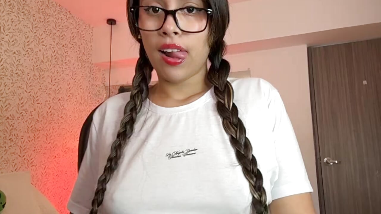 SHOW PUBLIC/ BLOW JOB – video modela na kameri NINI__MOON__