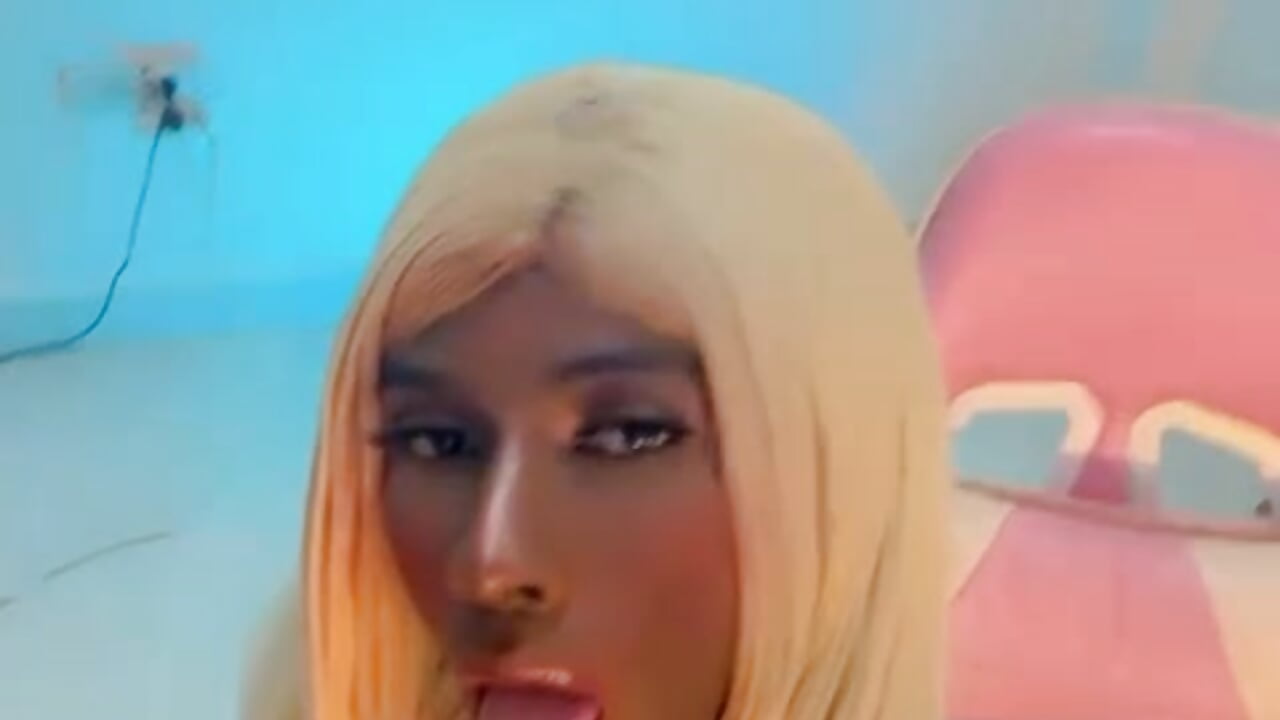 Look at me like no one else exists. - video od modelky/modela Mara_royal