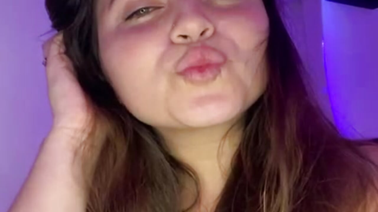 Heyy 😍 - vidéo du modèle de showcams sophiee09_