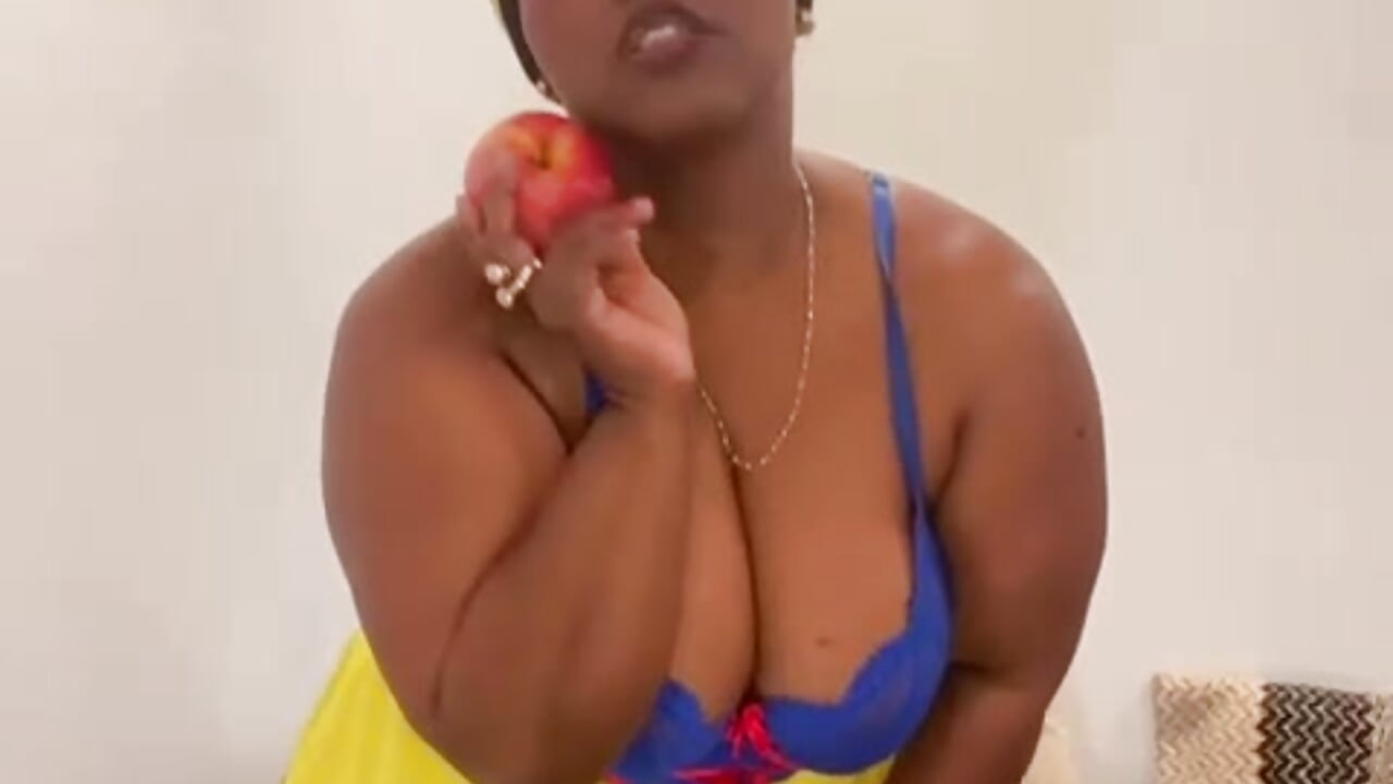 SEXY SNOW WHITE - video by ReginaBans cam model