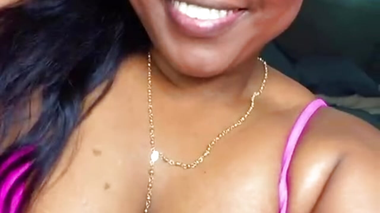 Kissing you papi😏 - video by ReginaBans cam model