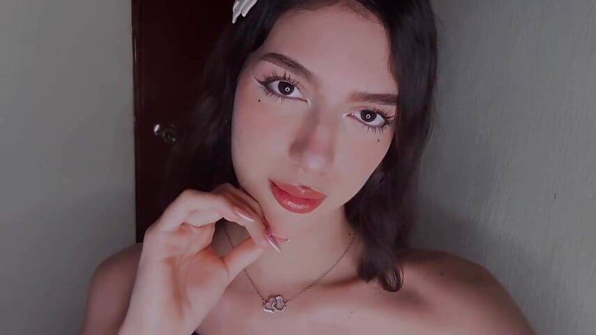 MY EYES ON U 🍓❤️‍🔥 - βίντεο μοντέλου Emily-hottson