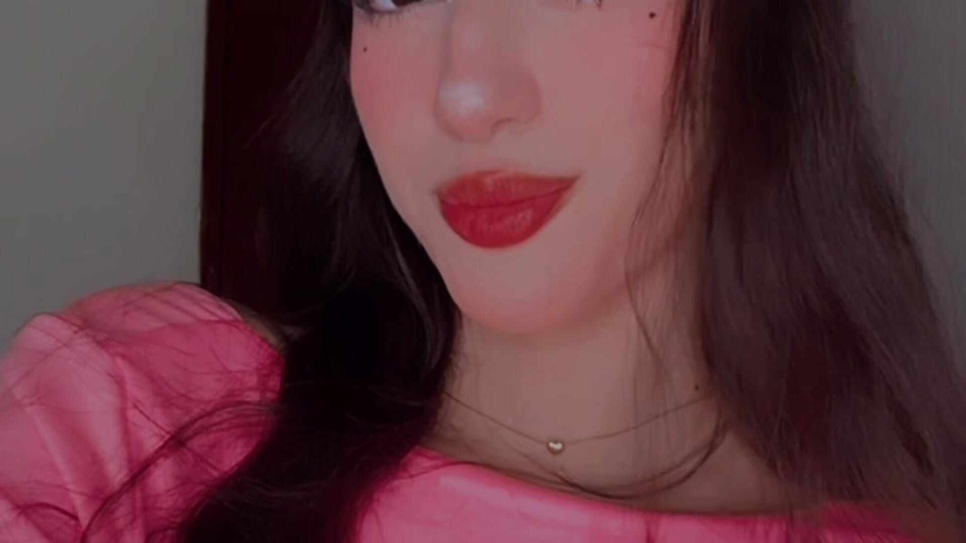 🍓❤️‍🔥 - فيديو من Emily-hottson موديل الكام