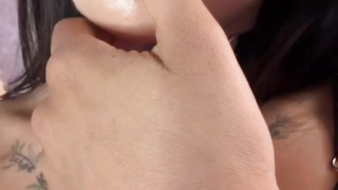 Do you like how I play with my lips? - video by Celeste_Amber cam model