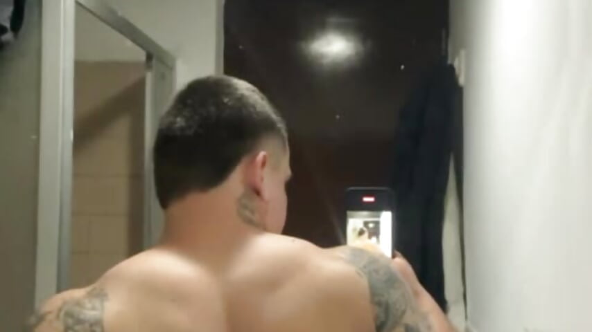Look my back - video by denis_munera cam model