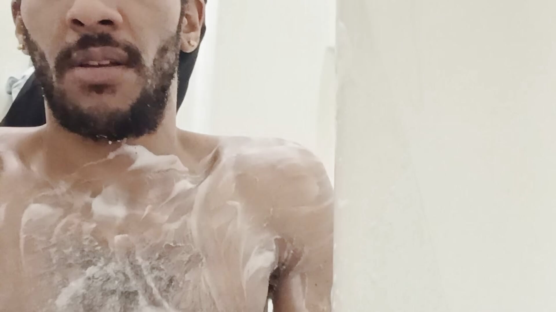 Shower Mouss 🚿 🧼🫧🫧 – video od webkamerové modelky Mikaaa97