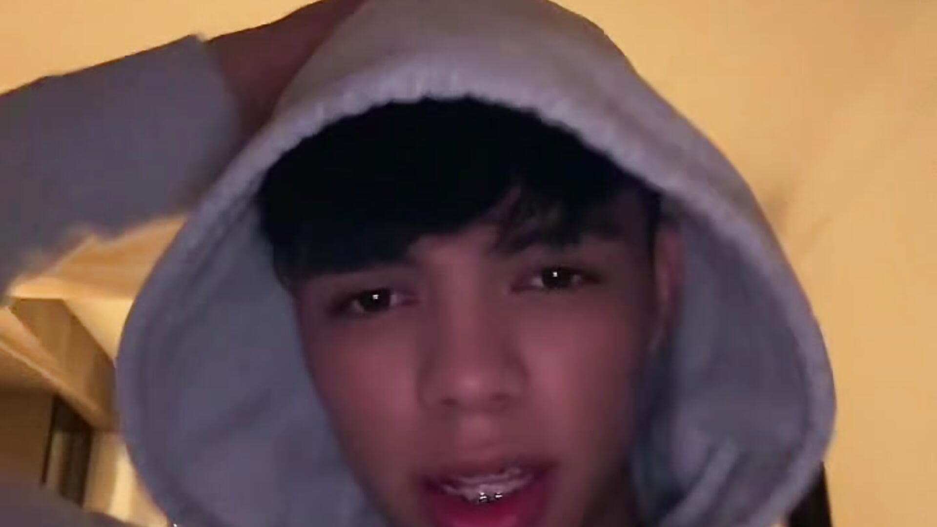 🎧🩶 - video by Zacktorres_ cam model
