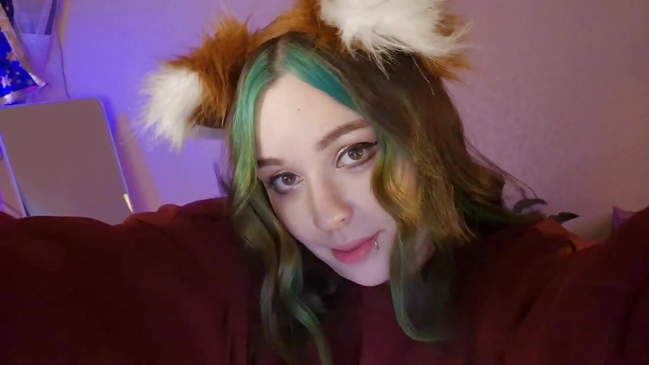 eye contact - video by Mia_R0ss cam model