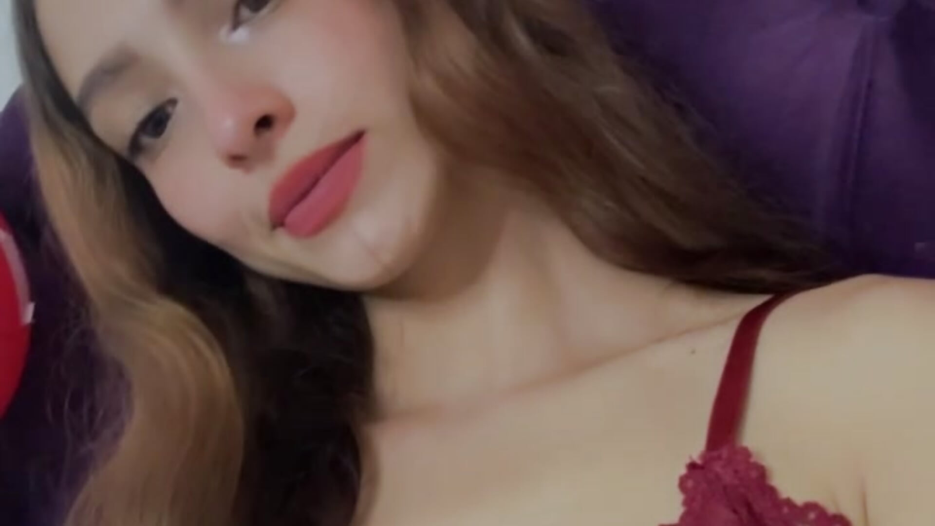 🤭 - วิดีโอโดย KamiYOscar โมเดลแคม