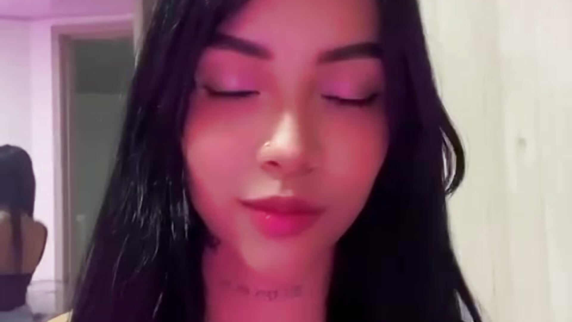 uno kiss - วิดีโอโดย dahiiangomezz โมเดลแคม