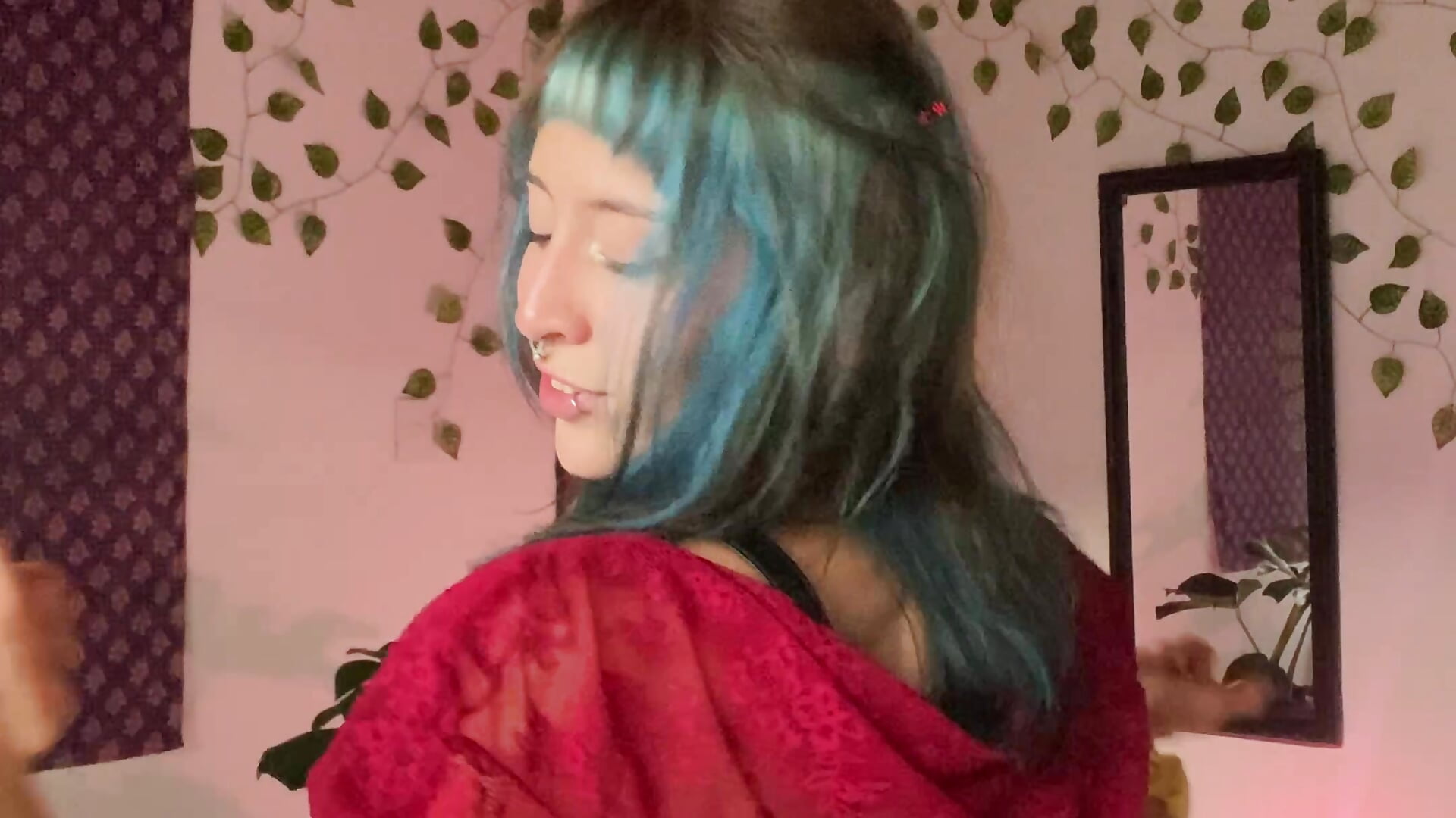 🫣 - video by Nymphel1Moth cam model