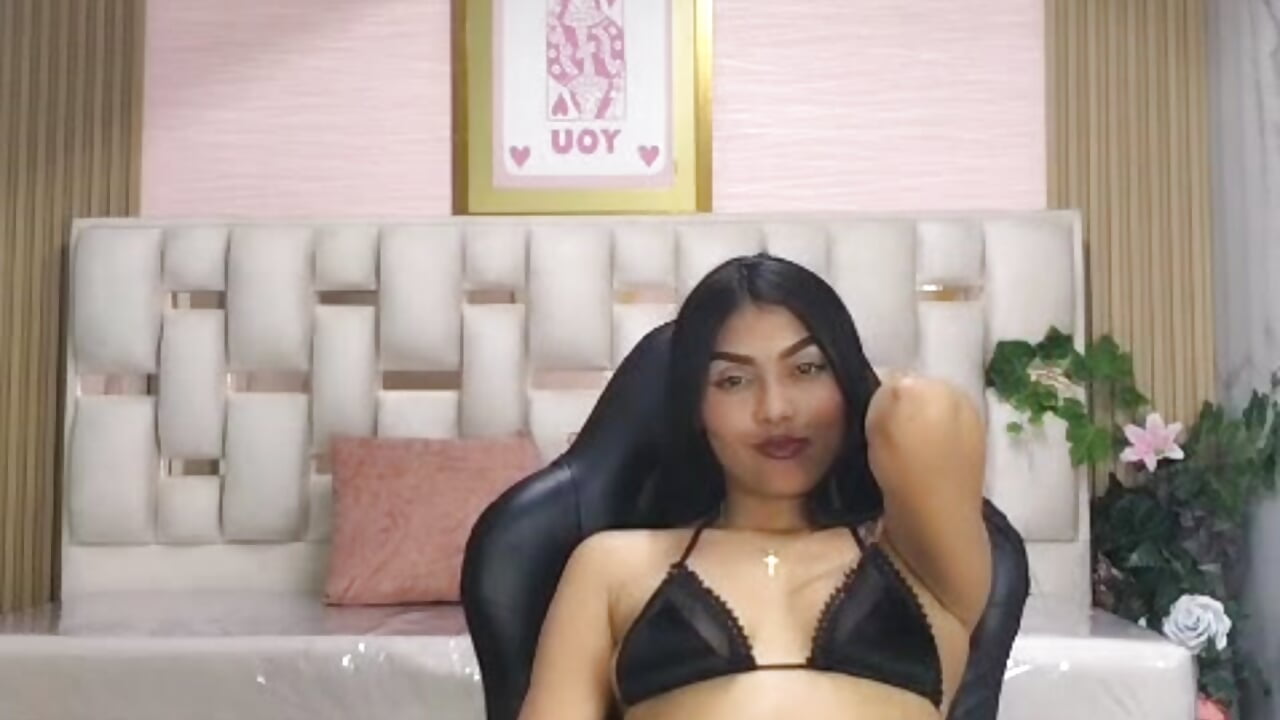 Latina so hot!!! 🔥🥵 - video by lissandra_s cam model